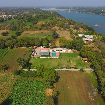Krishna Farm Hotel Vasad ภายนอก รูปภาพ